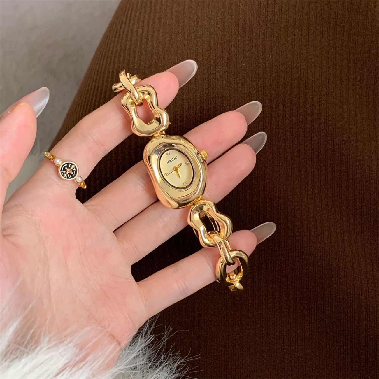 Jewelry Watches For Kids - นาฬิกาข้อมือวินเทจส่วนบุคคลแบบใหม่สำหรับผู้หญิง นักเรียนหญิง สร้อยข้อมือเครื่องประดับน่ารัก นาฬิกาผู้หญิงเท่ห์ๆ รูปทรงพิเศษ