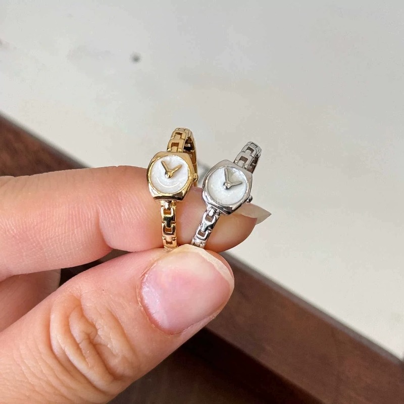 Unique Jewelry Watches - แหวนเปิดรูปทรงนาฬิกาที่ไม่เหมือนใคร แหวนโลหะแบบมินิมอลที่สามารถซ้อนกันได้ เครื่องประดับที่ทันสมัยและเรียบง่ายสำหรับผู้หญิงและผู้ชาย เหมาะสำหรับสวมใส่ในชีวิตประจำวันหรือเป็นของขวัญ